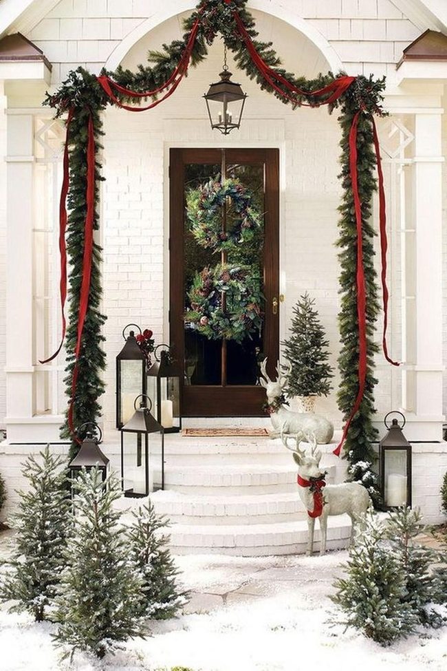 Red Ribbon Winter Entrance