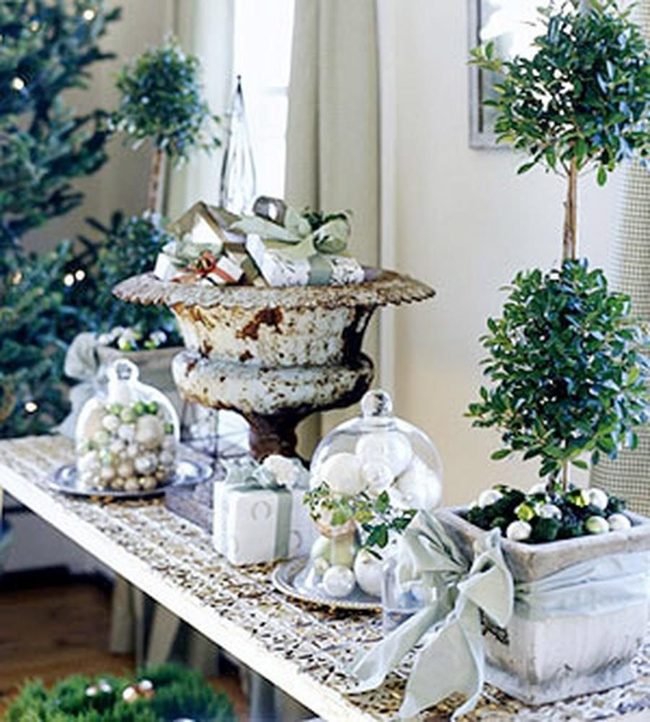 Green Corners, Sparkling Ornaments