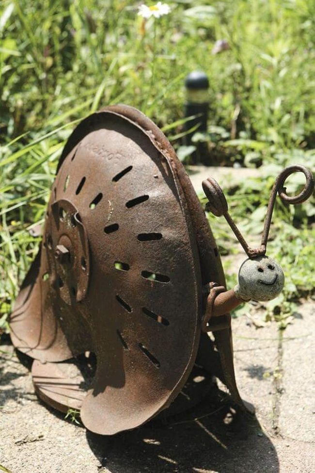 Smiling Metal Snail Garden