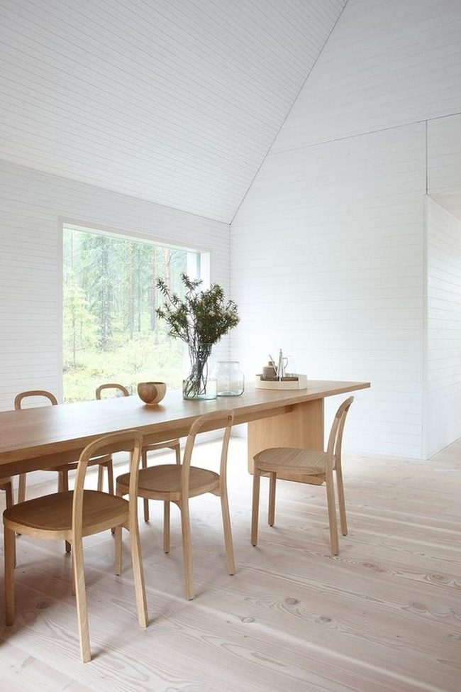 Light-Filled Dining With Nature Views