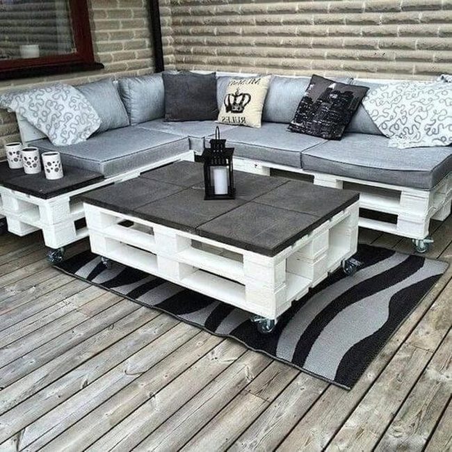 Black Tabletop Pallet Lounge