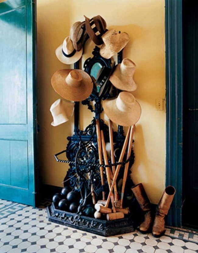 Black Iron Hat Stand, Yellow Walls