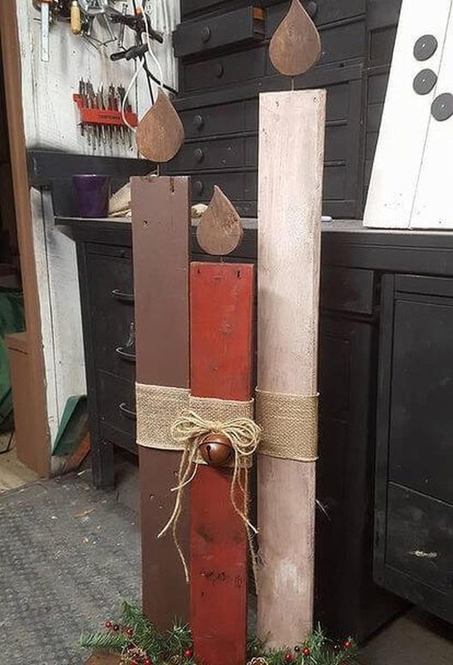 Weathered Wood Red Ornaments