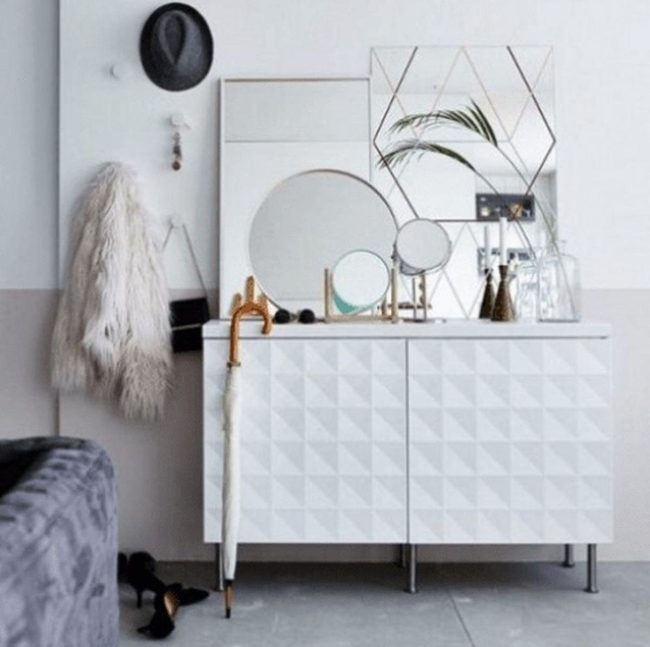 Mirrors And Soft Pink Simplicity