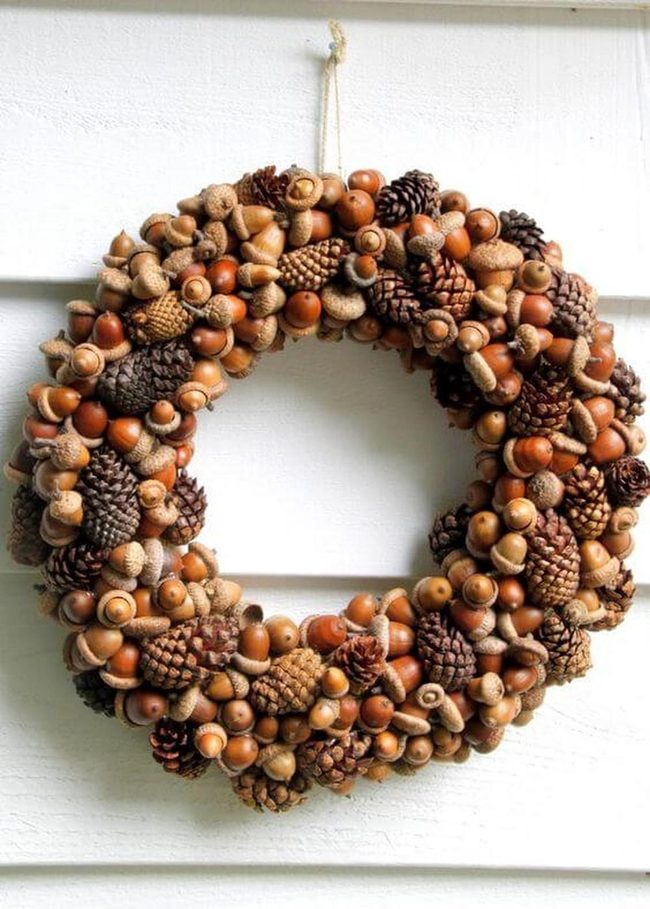 Natural Brown Cone Wreath