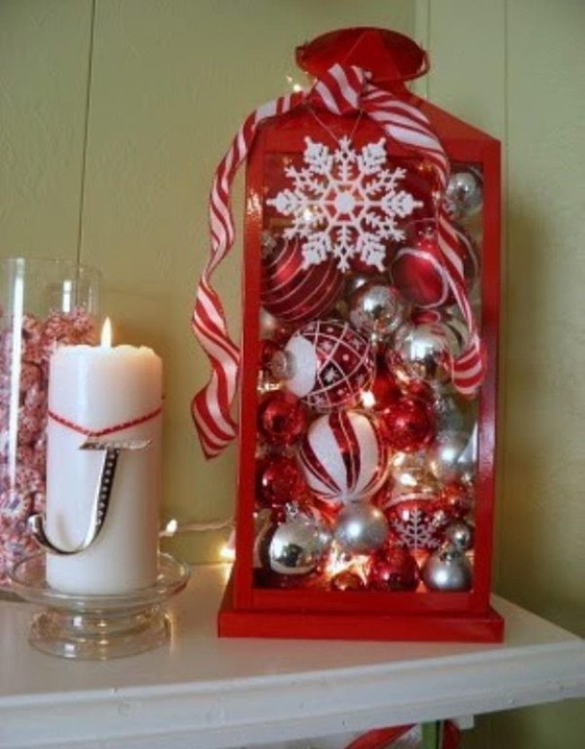 Red Lanterns With Frosted Ornaments