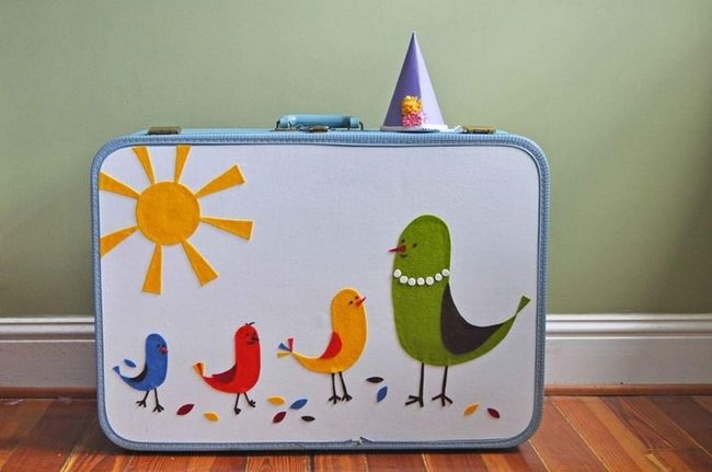 Marching Birds Pearl Necklace Suitcase