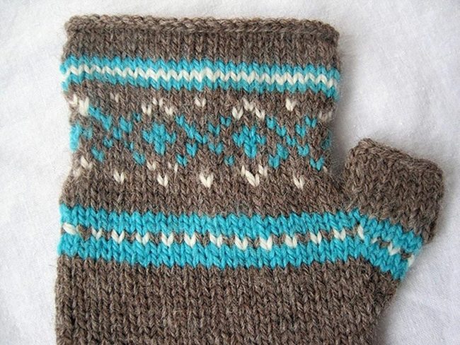 Striped Diamond Knit Mittens