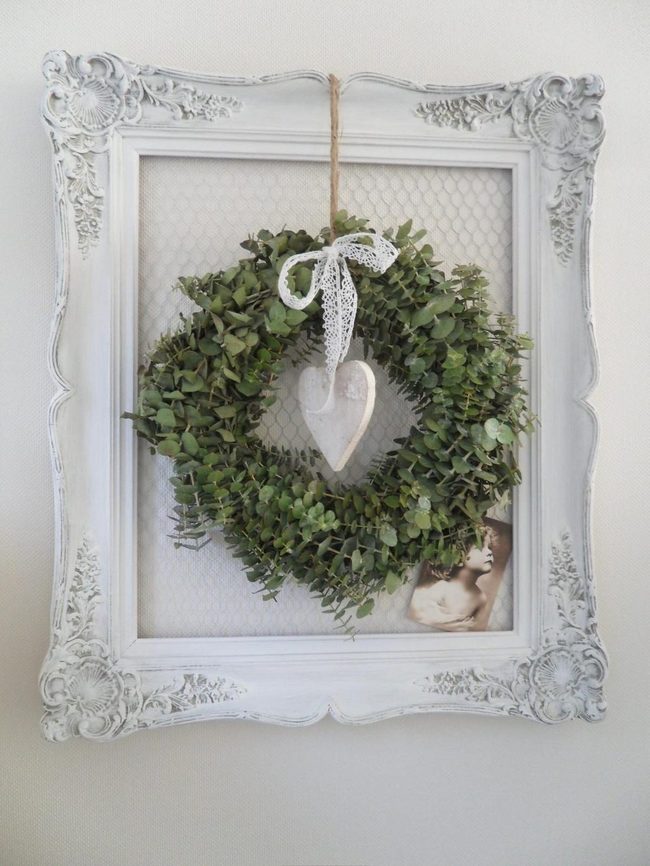 Framed Green Wreath With Vintage Heart