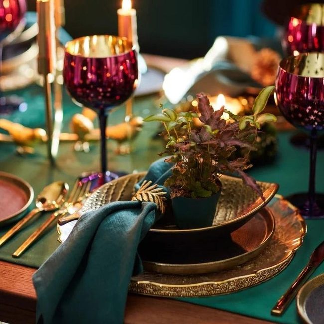 Jeweled Table Setting Sparkle