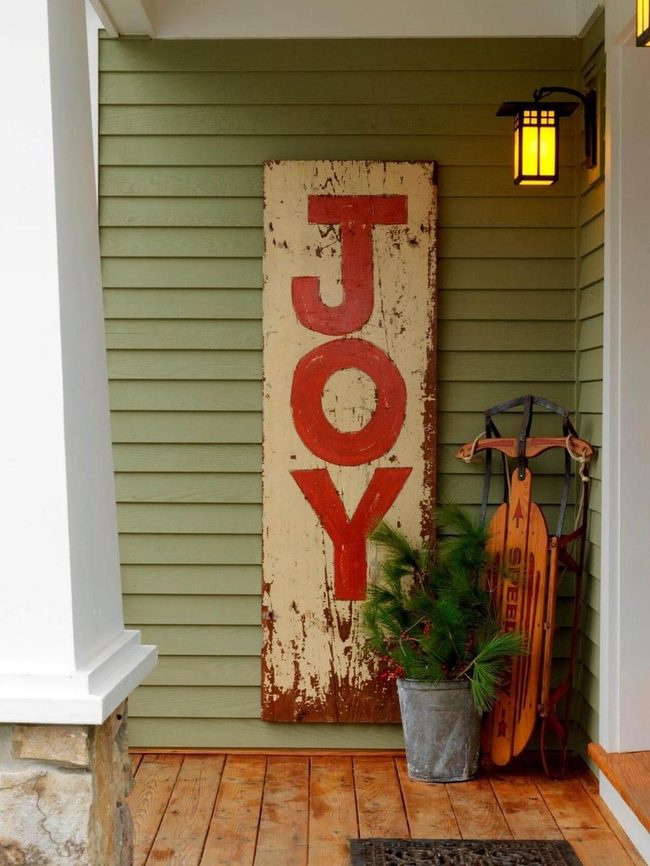 Weathered Wood Holiday Signs