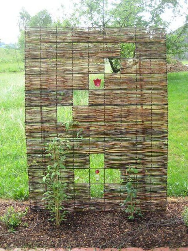 Lattice Privacy With Living Pockets