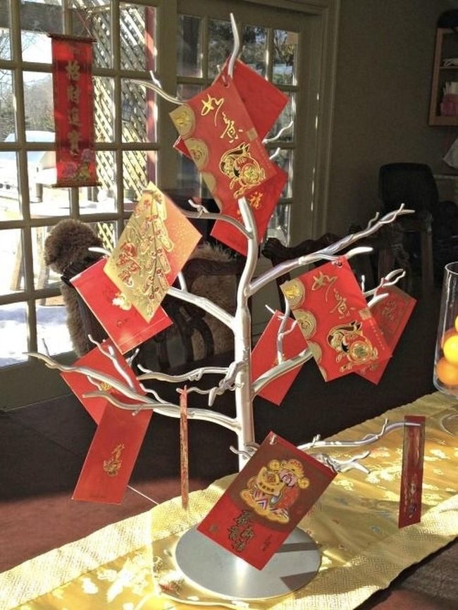 White Branches, Red Prosperity