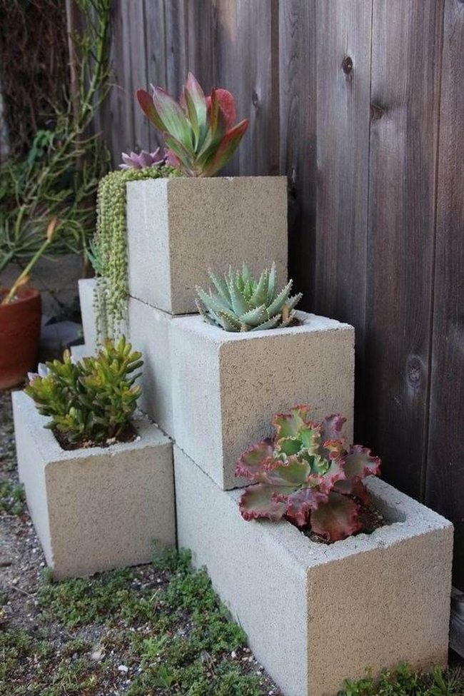 Gray Blocks, Green Spill