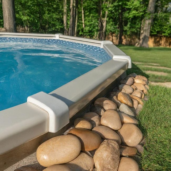 Stone Edge Defines Pool Space