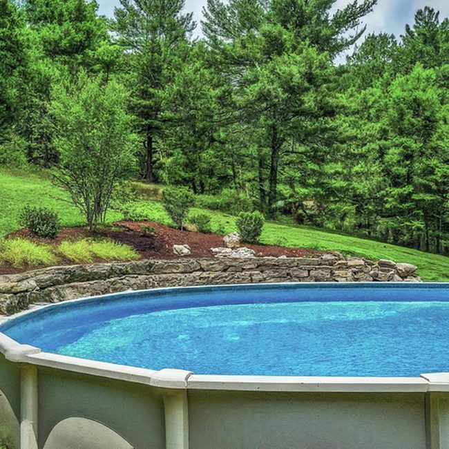 Layered Rock Yard For Compact Pools