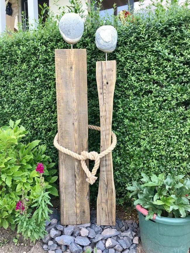 Wooden Posts With Wrapped Rope Details