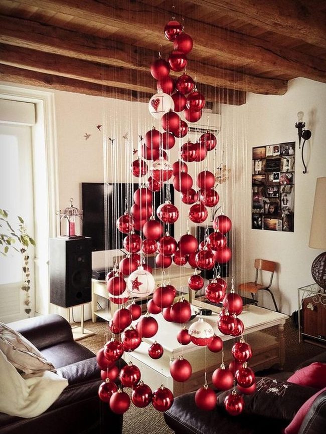 Red And White Christmas Tree Statement