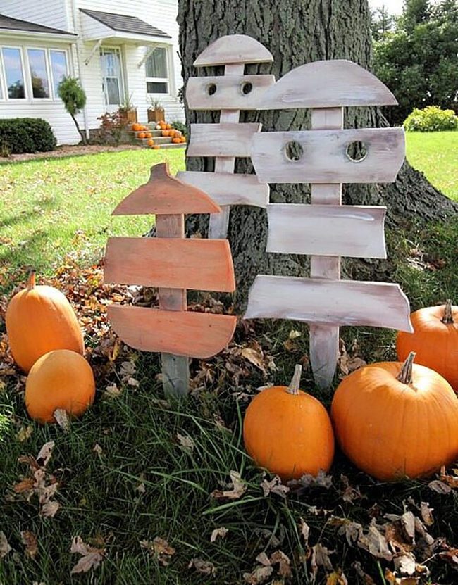 Wooden Pumpkins And Ghosts