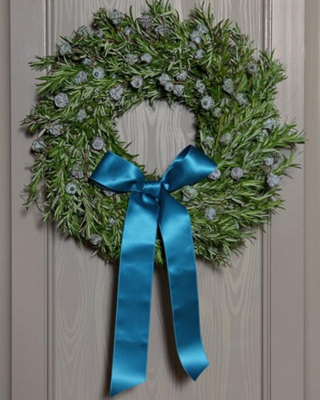 Emerald Wreath, Sapphire Ribbon