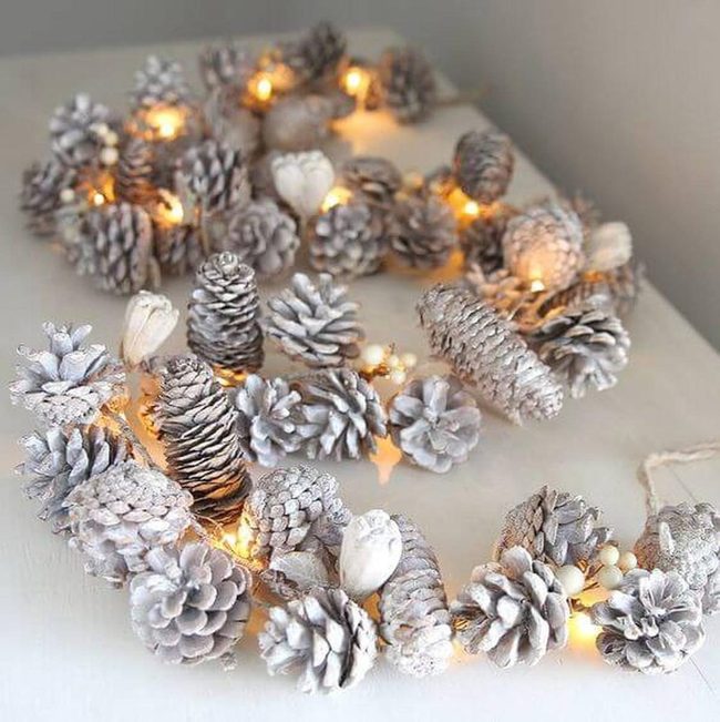 Silvered Pine Cone Garland