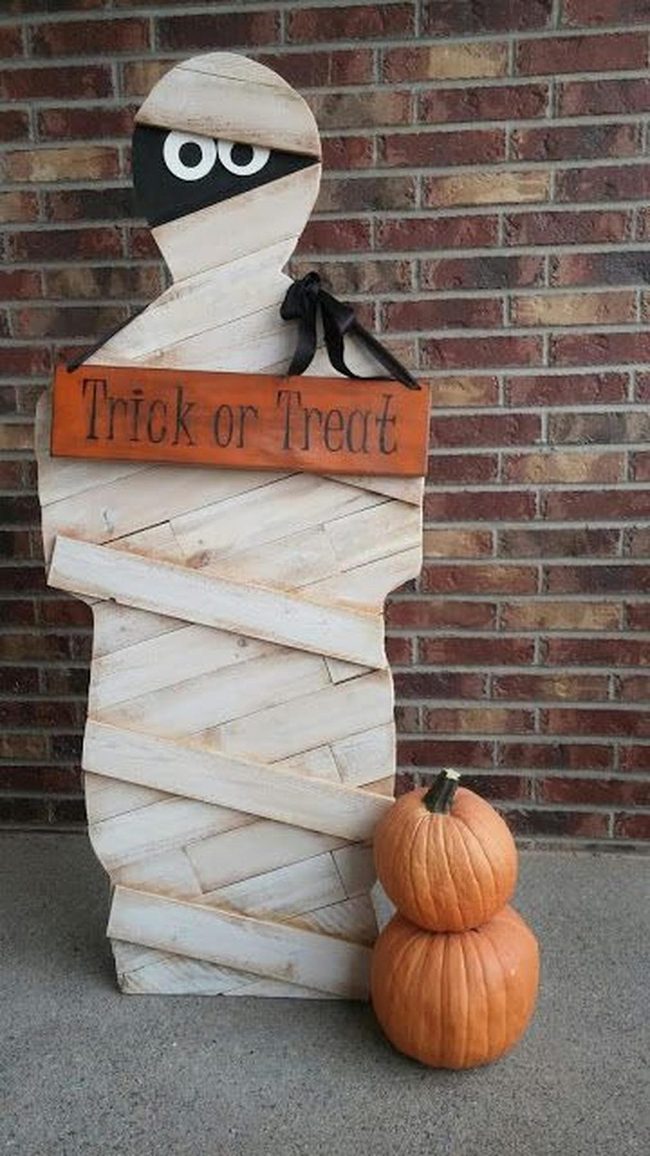 Wooden Mummy With Orange Welcome