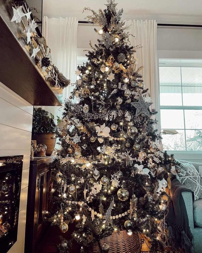 Glittering Gold Snowflake Sparkle