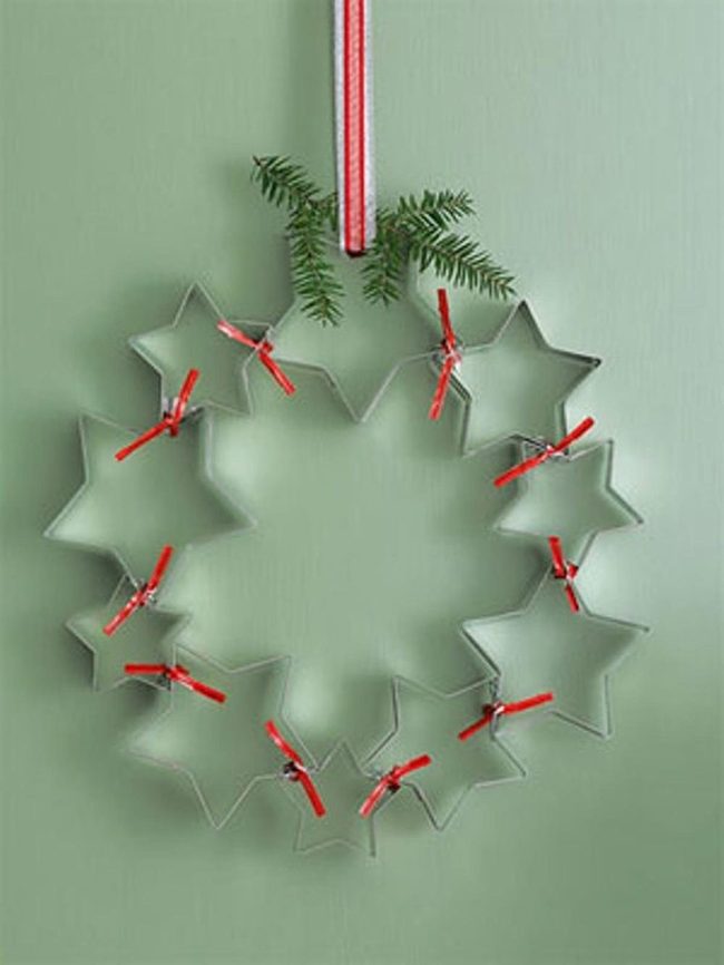 Metal Stars Red Clothespins Circle