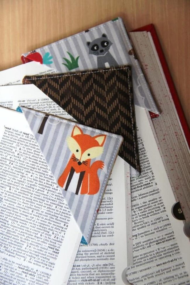 Tiny Fabric Scraps Into Bookmarks