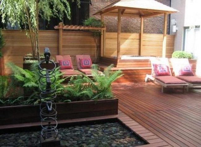 Red Lounge Garden Oasis