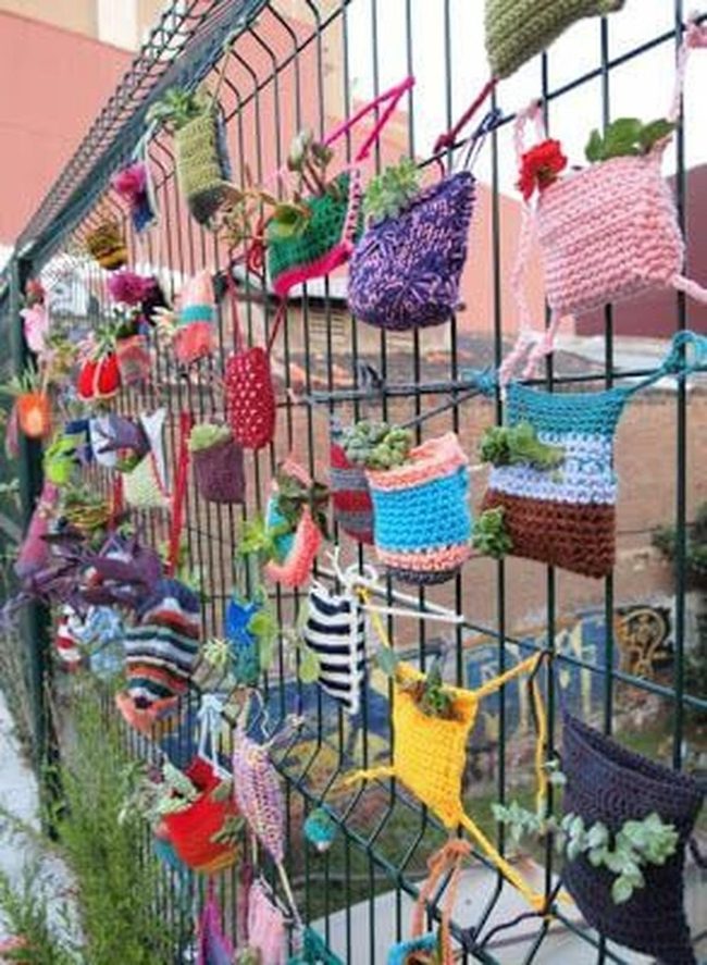Crochet Pockets Blooming Vertically