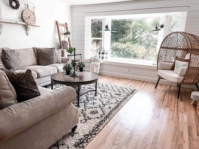Sunlit Spaces With Layered Texture