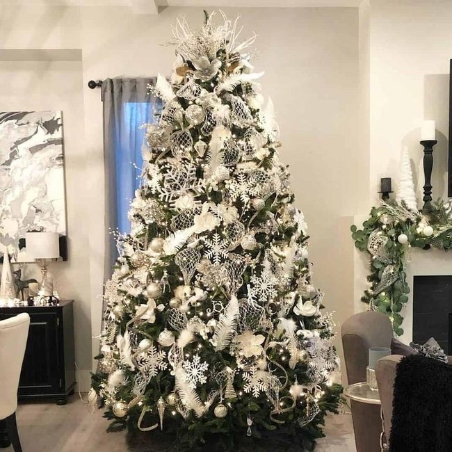 White Christmas Tree Black Elegance