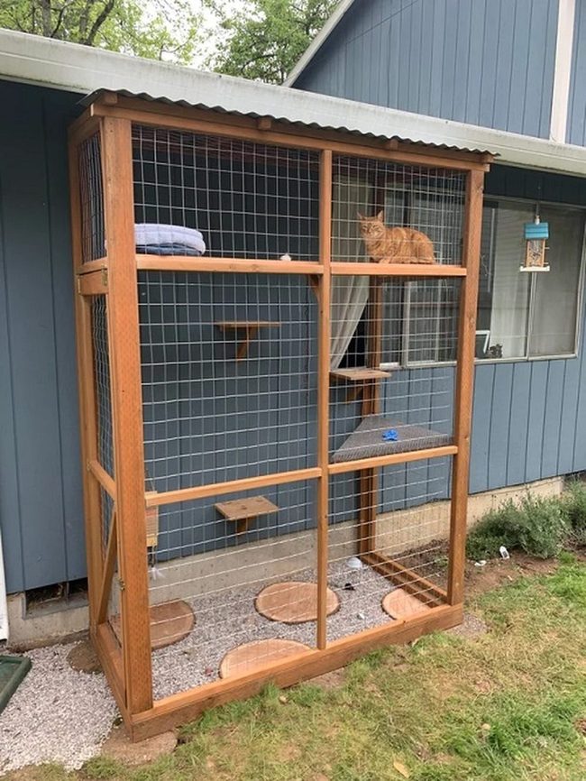 White Catio With Gravel Floor
