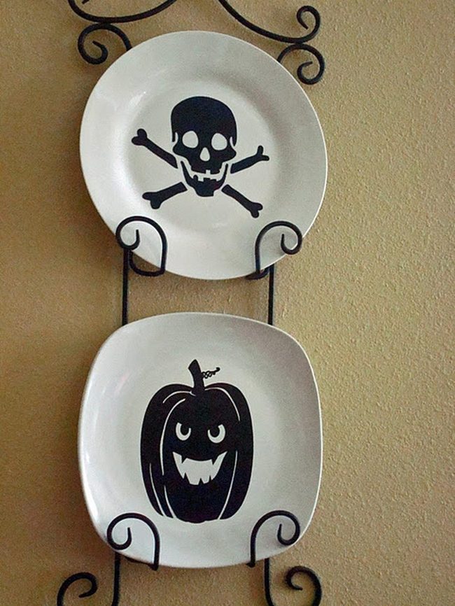 Black Skull Beige Ceramic Plates