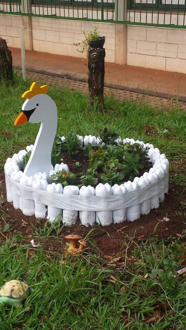 Yellow-Crowned Recycled Swan Planter