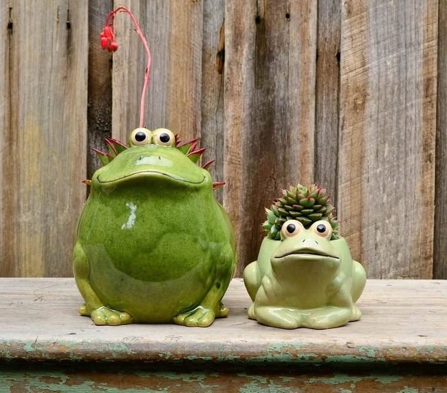 Emerald Frog Planter Statement