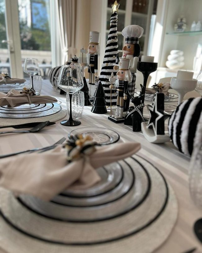 Black And White Nutcracker Table