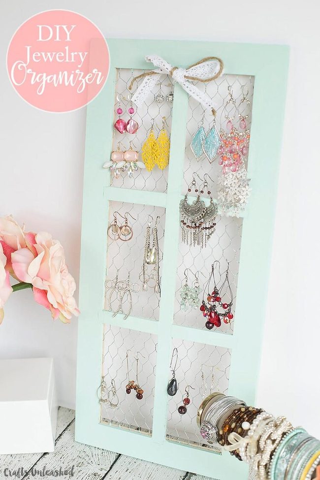 Wire Grid Jewelry Display