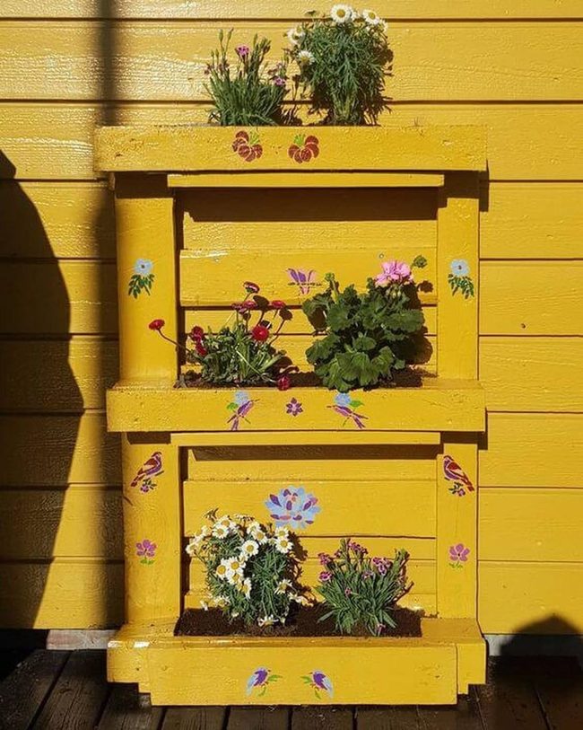 Stacked Pallets Vertical Garden