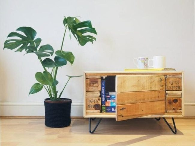 Weathered Pallet Maple Industrial Table