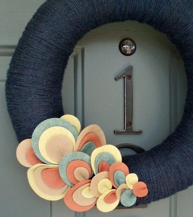 Blue Yarn Wreath With Felt Flowers