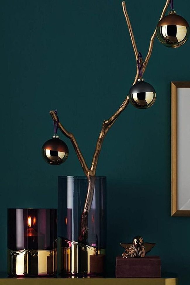 Green Walls With Golden Ornaments