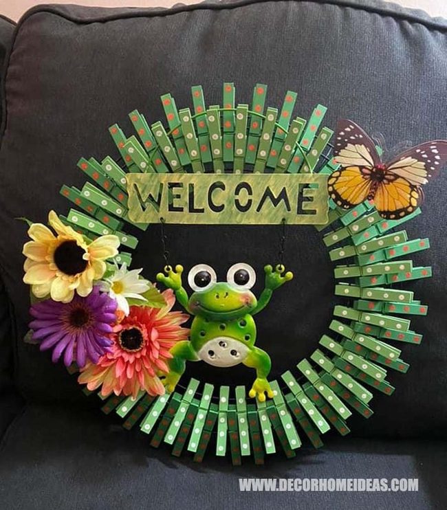 Green Polka Dot Frog Wreath