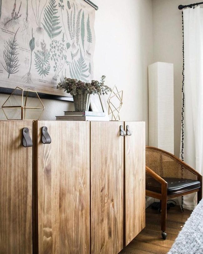 Black Leather Handles Meet Earthy Pine Space