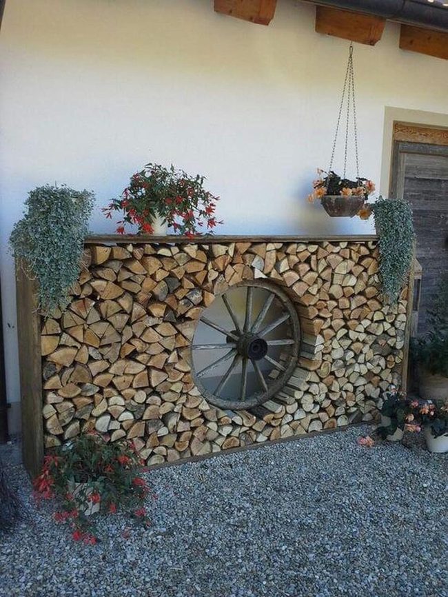 Wagon Wheel Wood Storage