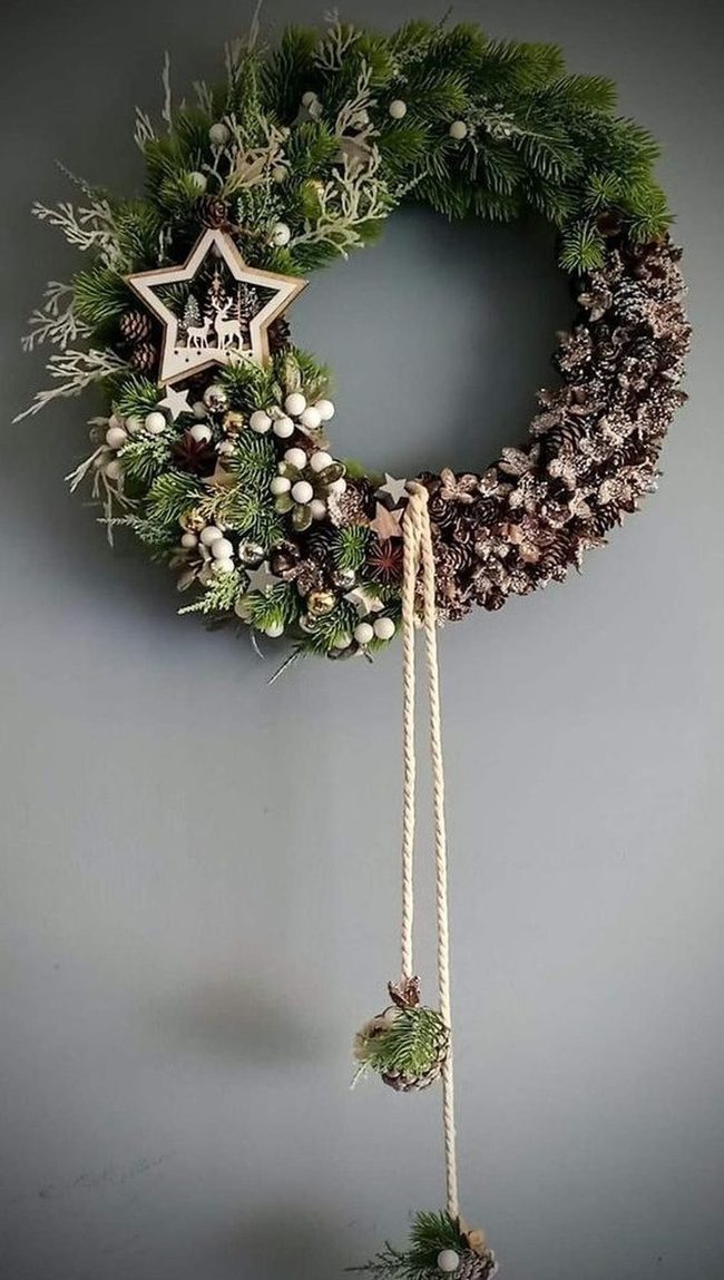 Green Pine Wreath With Forest Stars