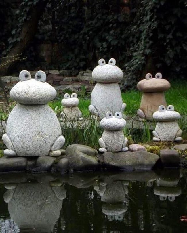 Stoneware Frogs Garden Scatter