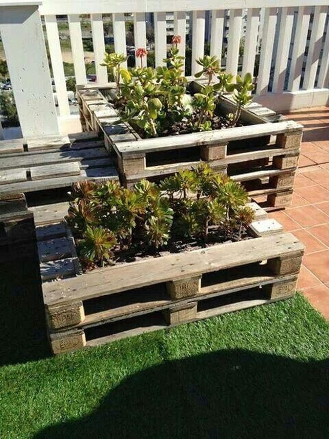 Layered Wood Pallet Gardens