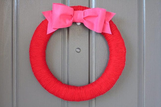 Red Yarn Wreath Pink Bow